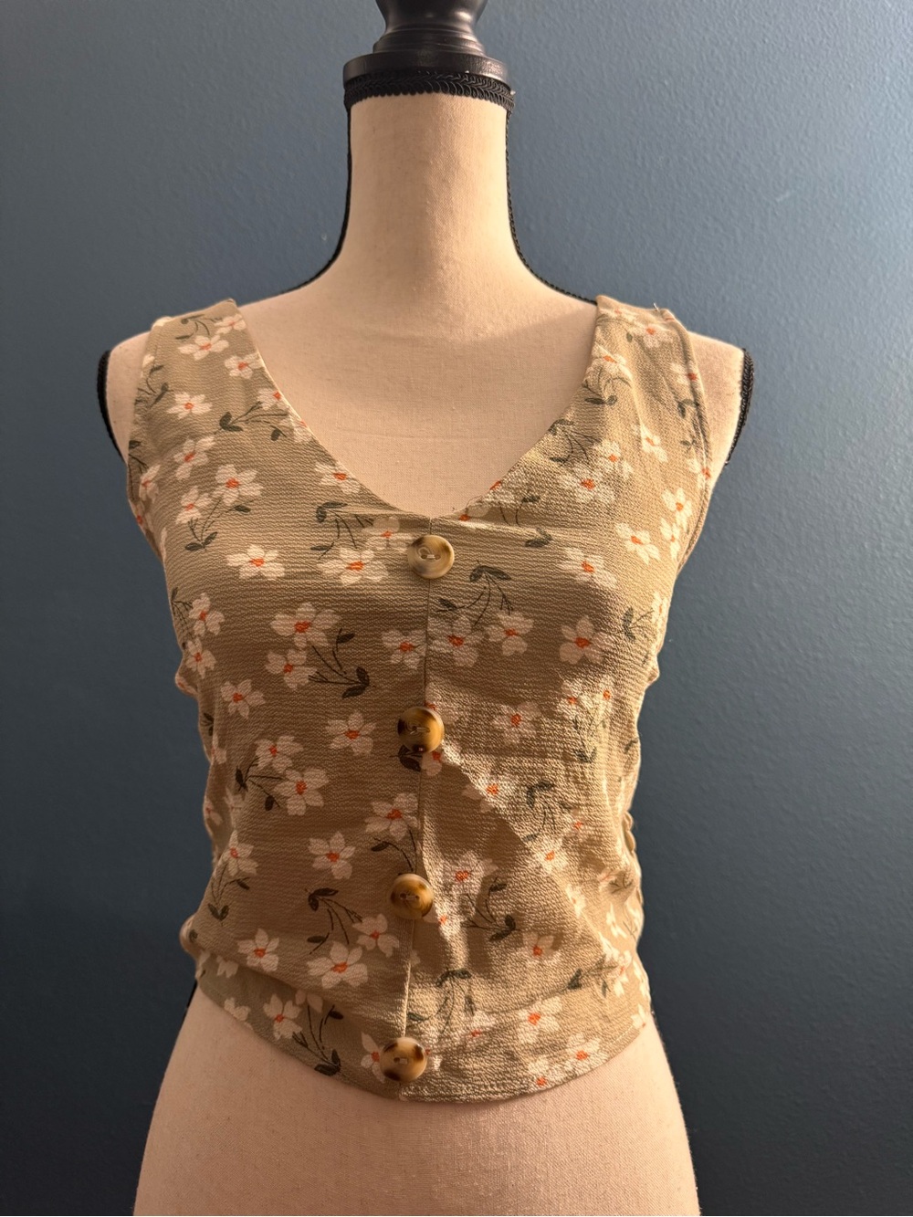 Monteau Beige Floral Button-Front Crop Top
